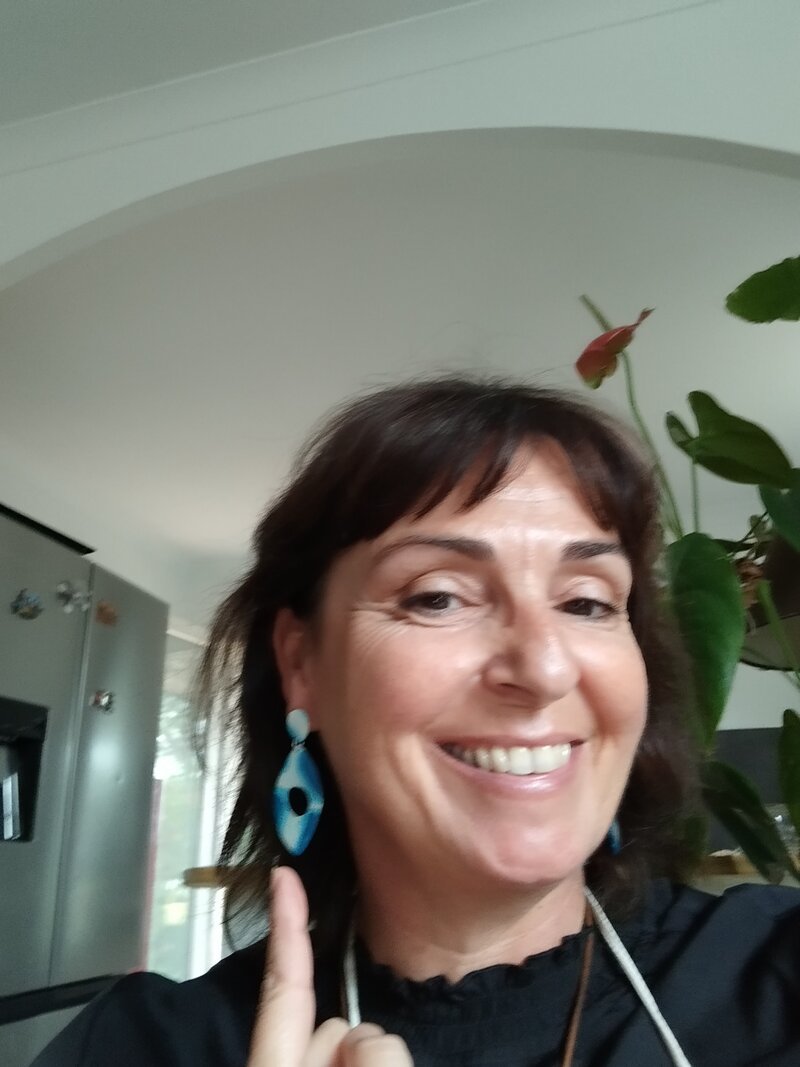 LAURENCE ROBERT — Praticienne en massage ayurvédique et ostéothérapie tissulaire réflexe