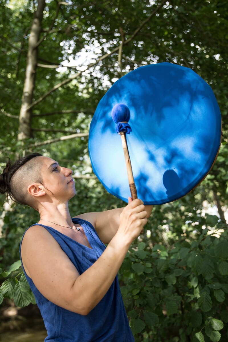 Vibration de l'âme — Sonothérapeute, musicothérapeute, musicienne et Chuchoteuse d'âmeⓇ